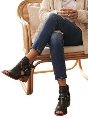 Diego Di Lucca Royalty Strappy Leather Shooties Black Back Zip Closure Size 7.5M